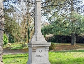 Croix ChirpazAgrandir l'image, .JPG 992,2 Ko (fenêtre modale)